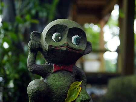 cheeky stone monkey at Ondake Shrine